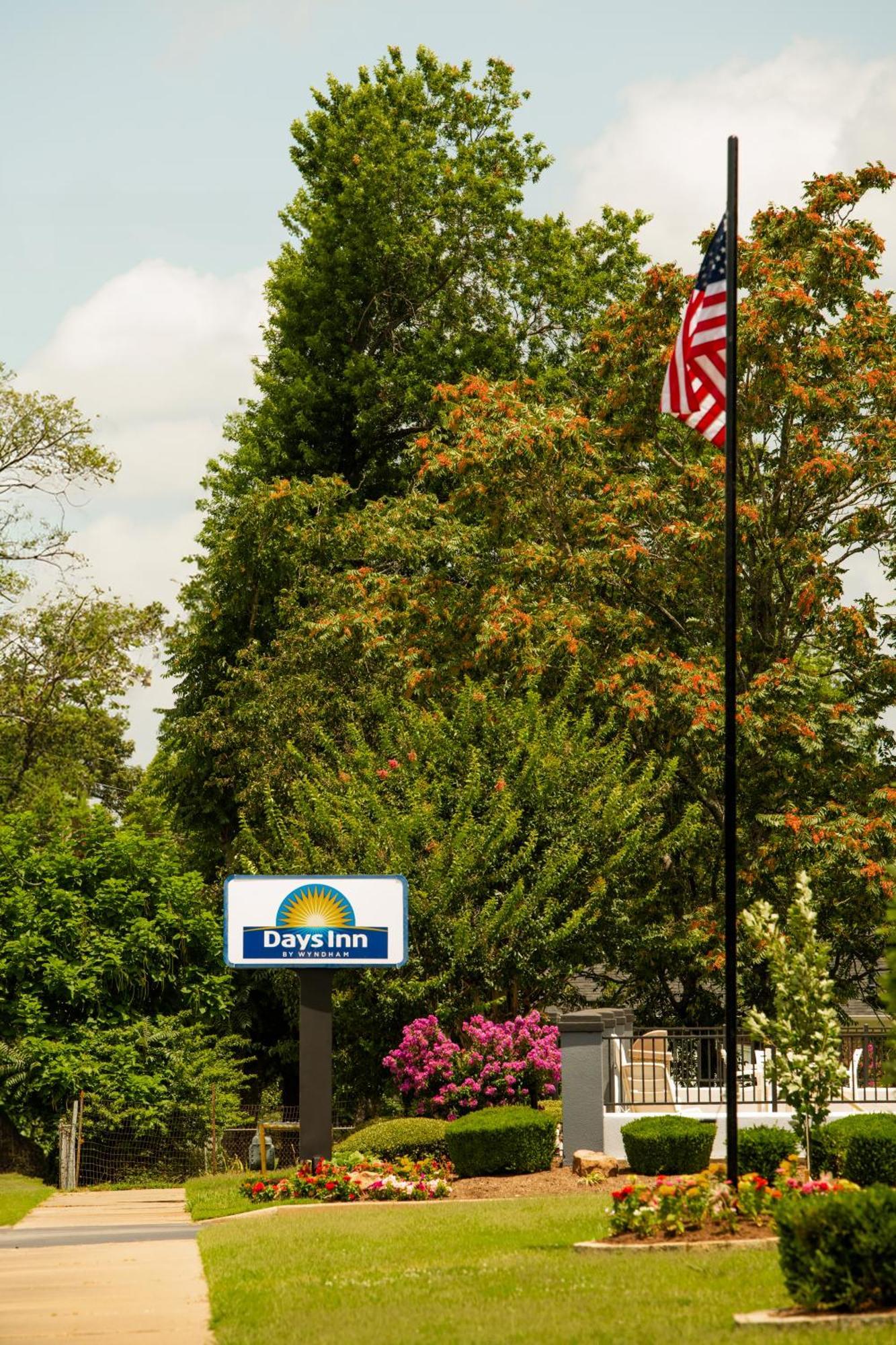Days Inn By Wyndham Fort Smith Bagian luar foto