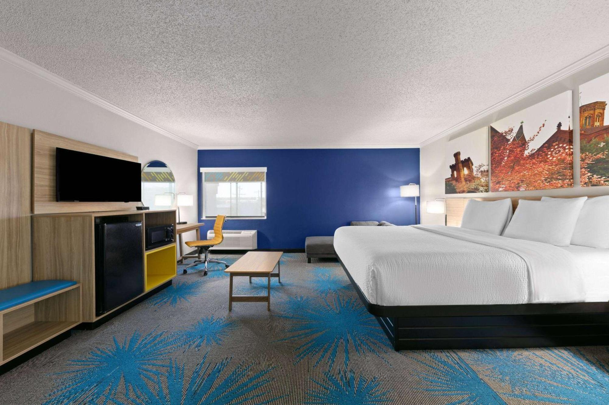 Days Inn By Wyndham Fort Smith Bagian luar foto